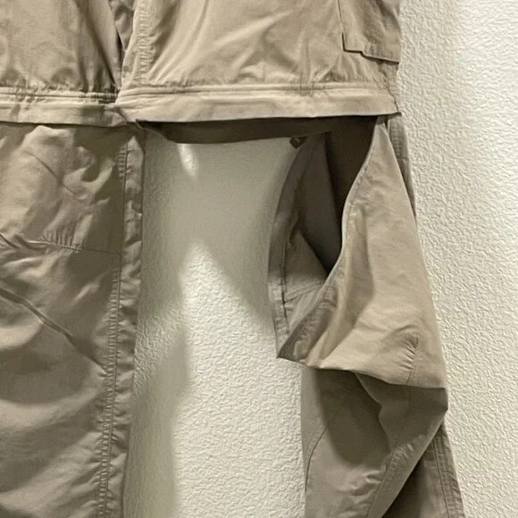 (MEN'S) COLUMBIA "Silver Ridge" Convertible Cargo Pants/Shorts Khaki- 40/30